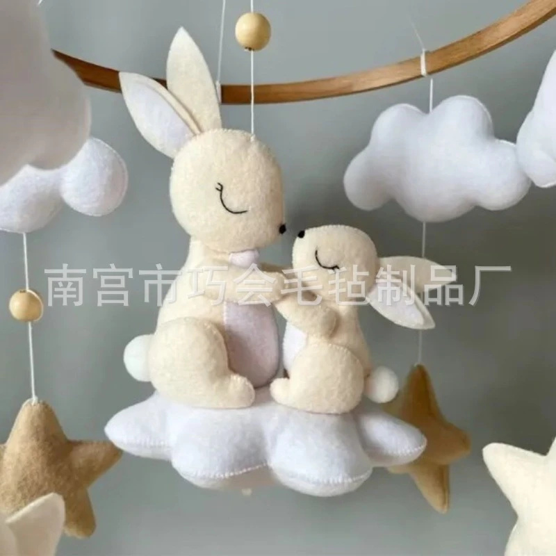Handgefertigtes weiches Filz-H – Baby Nursery Mobile Bewertung und Preis